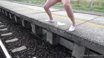 Naomi - Pissing on the tracks (012)