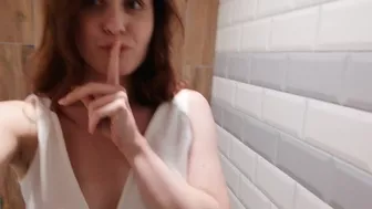 Lola Rae UK - Public toilet pee