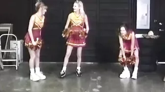 CHEERLEADERS PISS