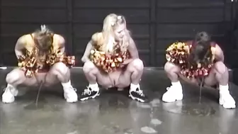 CHEERLEADERS PISS