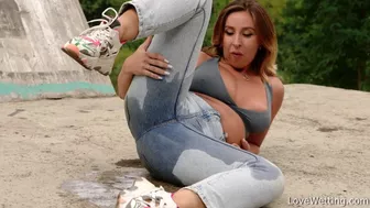 Mia Brown - Under The Bridge, Videos Public Sex, PissRIP