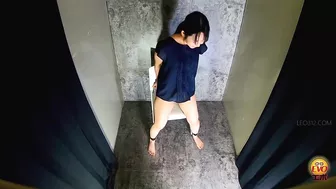 EE-739 02 Confinement girls neglected peeing