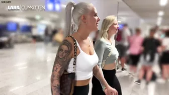 Lara-CumKitten - PUBLIC PISS im Airport - Wir mussen beide SOO NoTIG