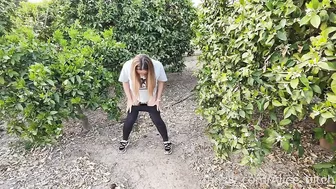 Alice_bitch - Pissing in the field