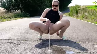 Nikki - Pissing Scene