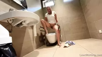 Nikki - Pissing Scene