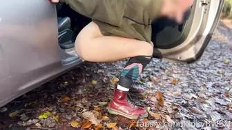 kinkyBWSM - Pissing by the car