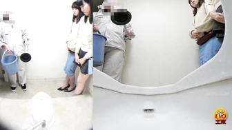 EE-749 03 Hidden camera footage of a girls’ toilet without a door. Shameful peeing!