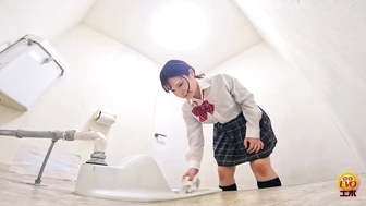 EE-809 03 On-Campus Hidden Filming - Schoolgirls Line Super Peeing 2