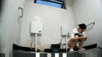 Tourists in The Toilet 18