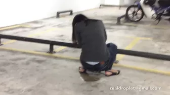 A0001 - Young Girl Peed Her Jeans In Extreme Desperation, RealDroplet, DesperVids