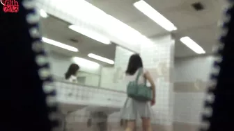 FF-027 01 Subway station toilet rush