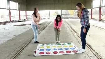 Lexi Dona + Morgan - Twister game