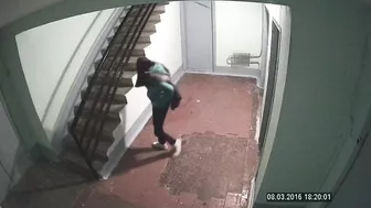 Russian teen peeing in stairwell