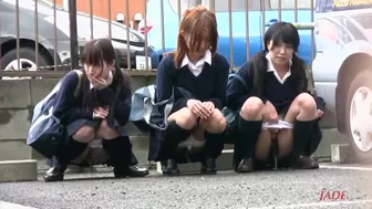 HDTSHO-01 02 Peeing companions Schoolgirls girlfriends urinating together outdoors (60 FPS)