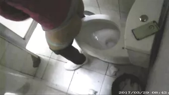 voyeurfilmed from above in a toilet