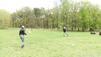 Licky Lex + Violeta - Badminton in park